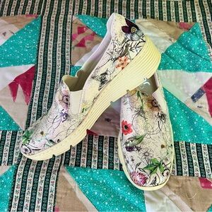 👗Rieker Sparkly Floral Loafers